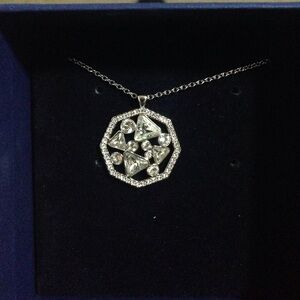 Swarovski necklace brand new never worn